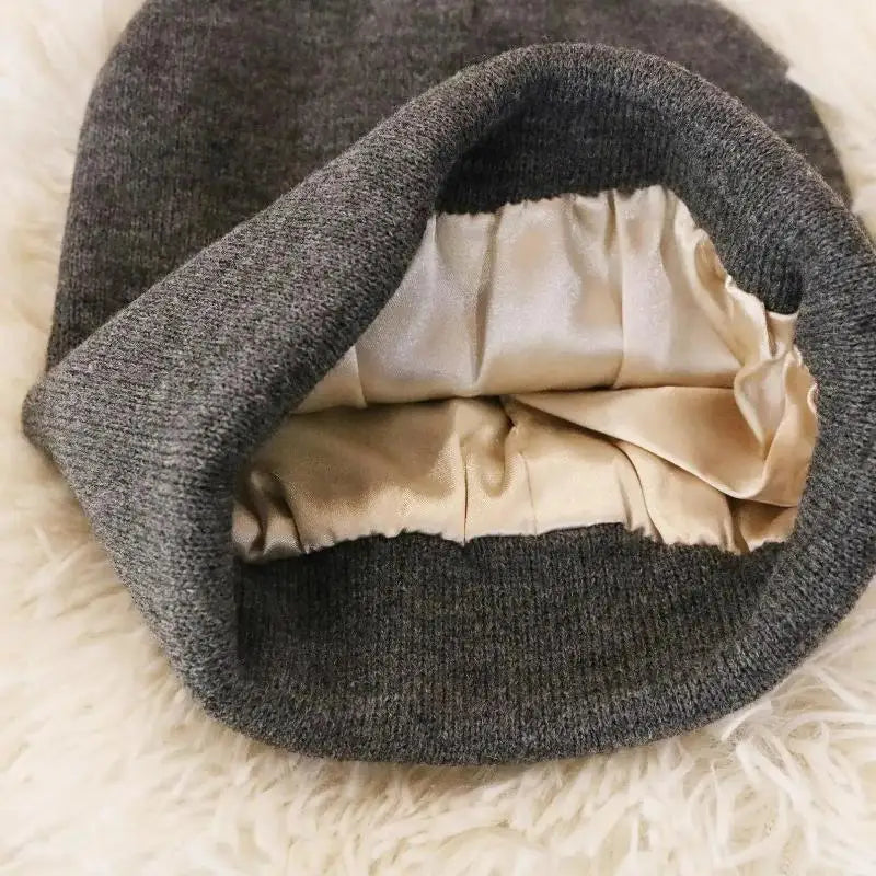 Satin-Lined Slouchy Beanie – Anti-Static Winter Hat for Sleep & Everyday Wear